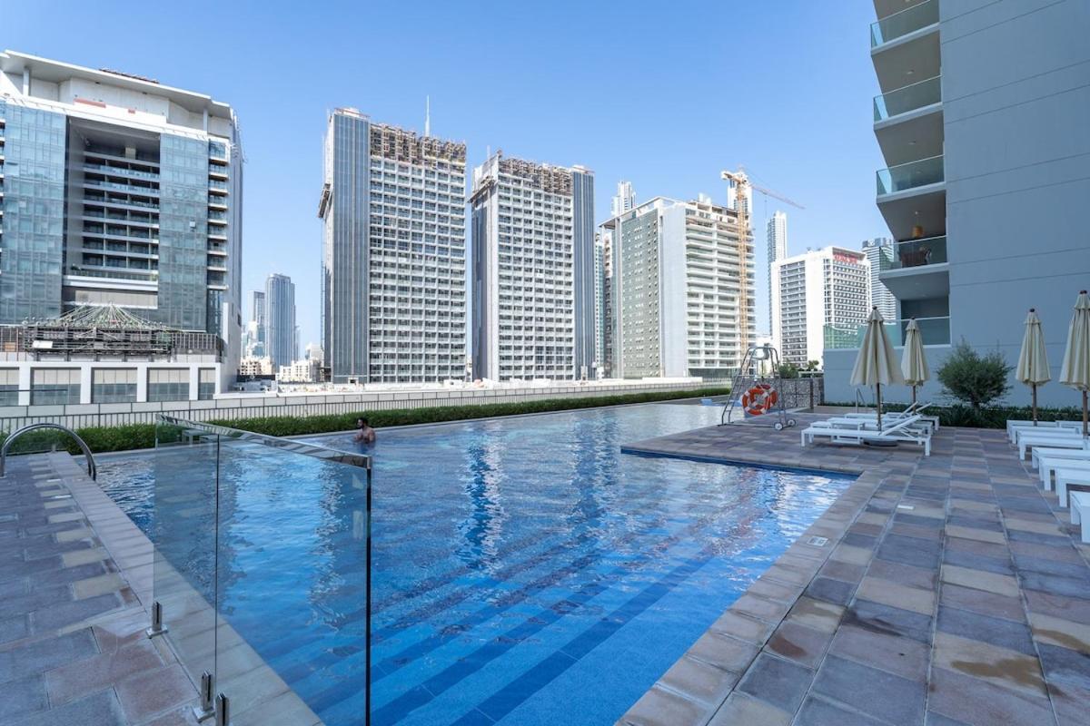 Modern Cozy Haven Perfect For 4 In Business Bay Apartment Dubai Exterior photo